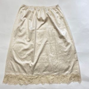 Vintage Vanity Fair Ivory Half Slip Lace trim